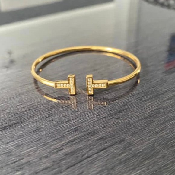 10Kt Yellow T style bangle with cubics - Picture 3 of 3